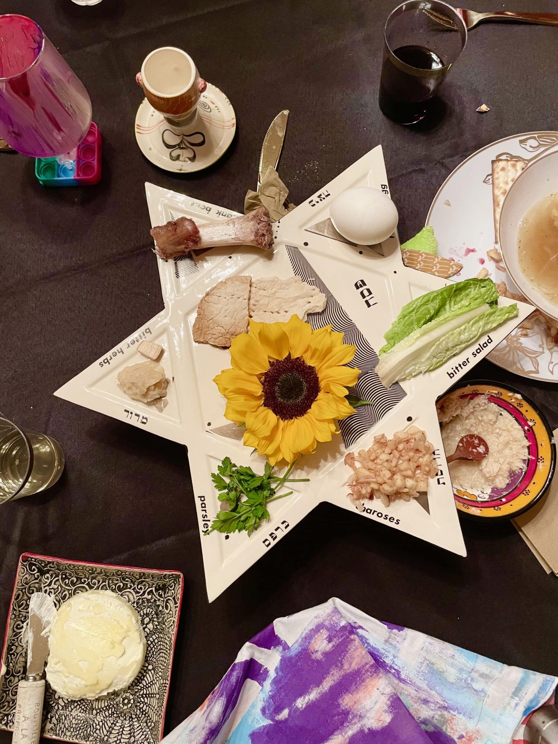 A Seder plate with a sunflower in the center.