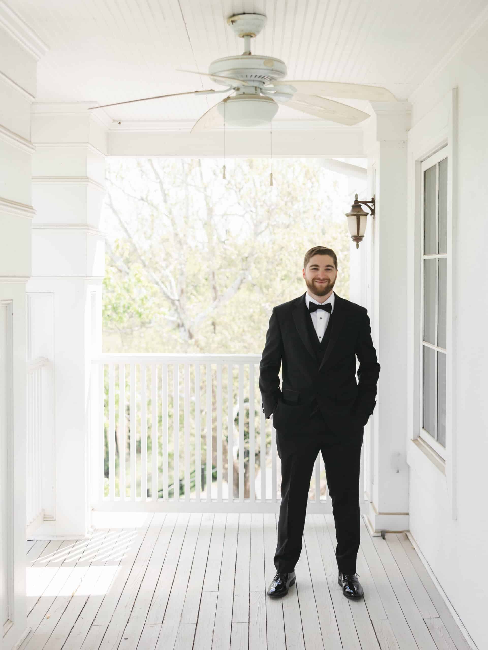 Eli at a wedding.